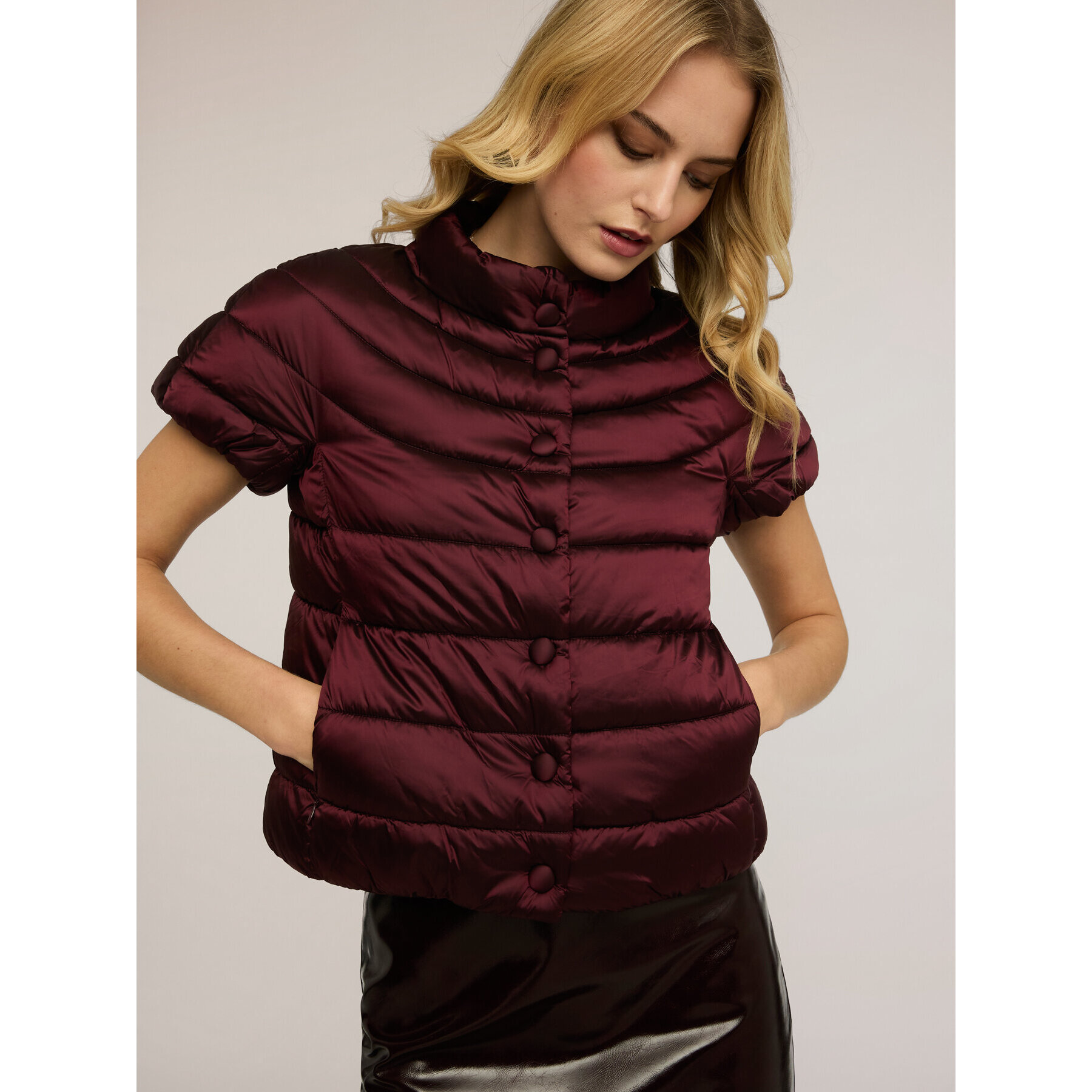 Motivi - Piumino lightweight a maniche corte - Bordeaux