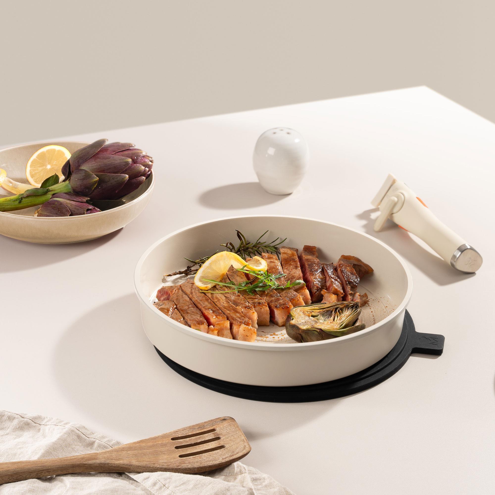 MasterPRO Share & Play Batería de cocina apilable de 10Pcs, Color Beige, Mango extraíble, Aluminio fundido, Revestimiento cerámico, Control térmico