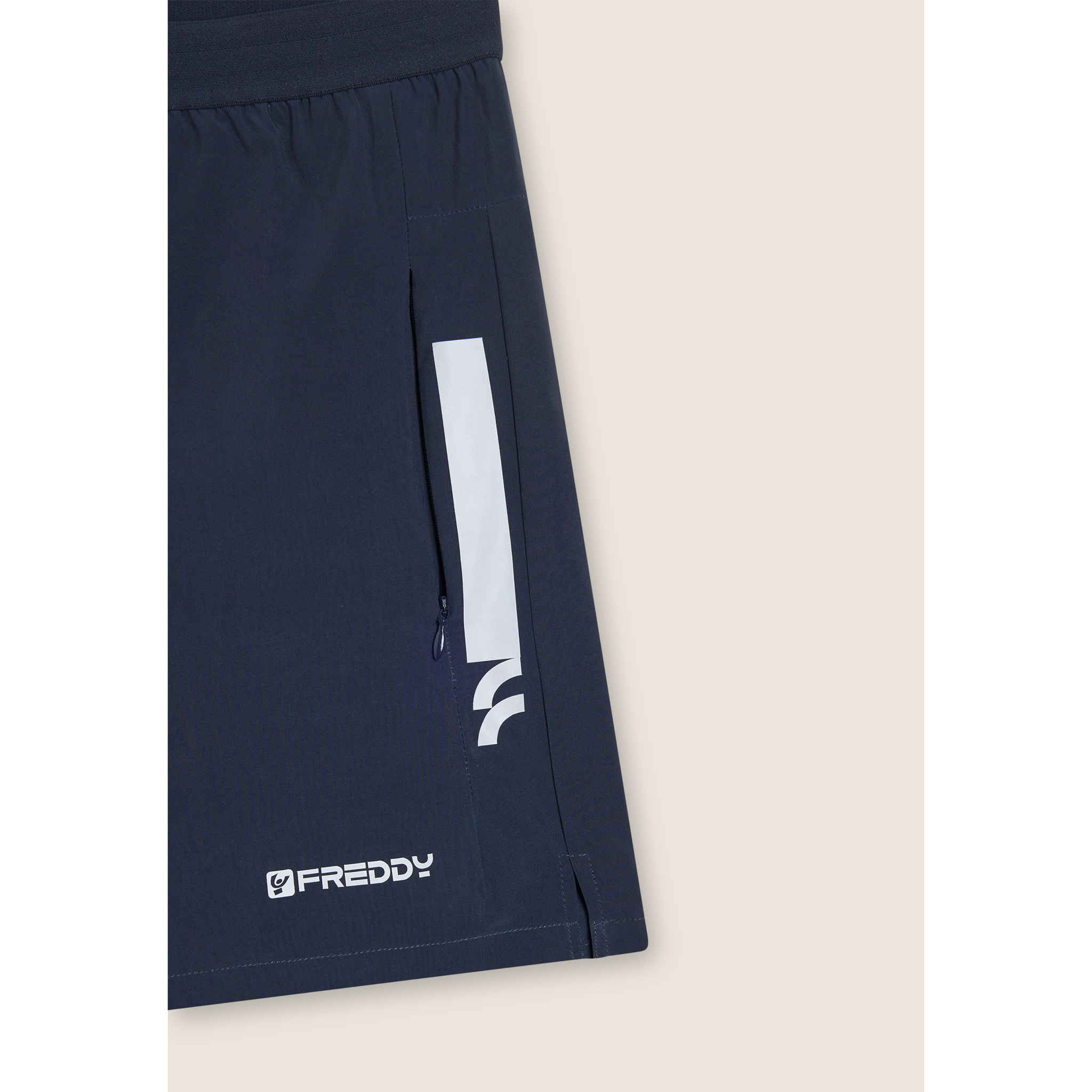 Pantaloni corti slim con grafica e spacchi laterali