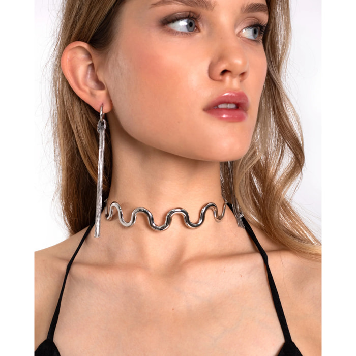 Collar de mujer con motivo ondular