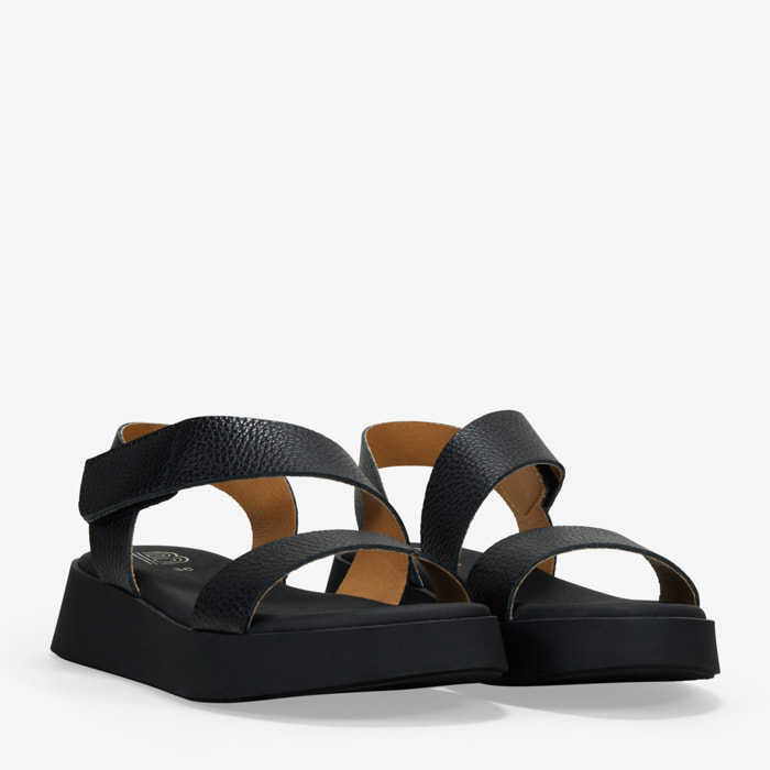 Sandalias de cuña negras en piel con cierre fácil