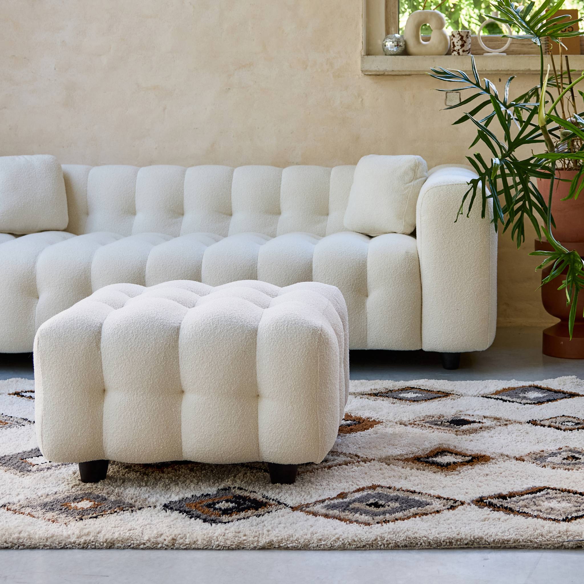 Pouf, repose-pieds pour canapé 3 places Leon bouclette texturée LEON