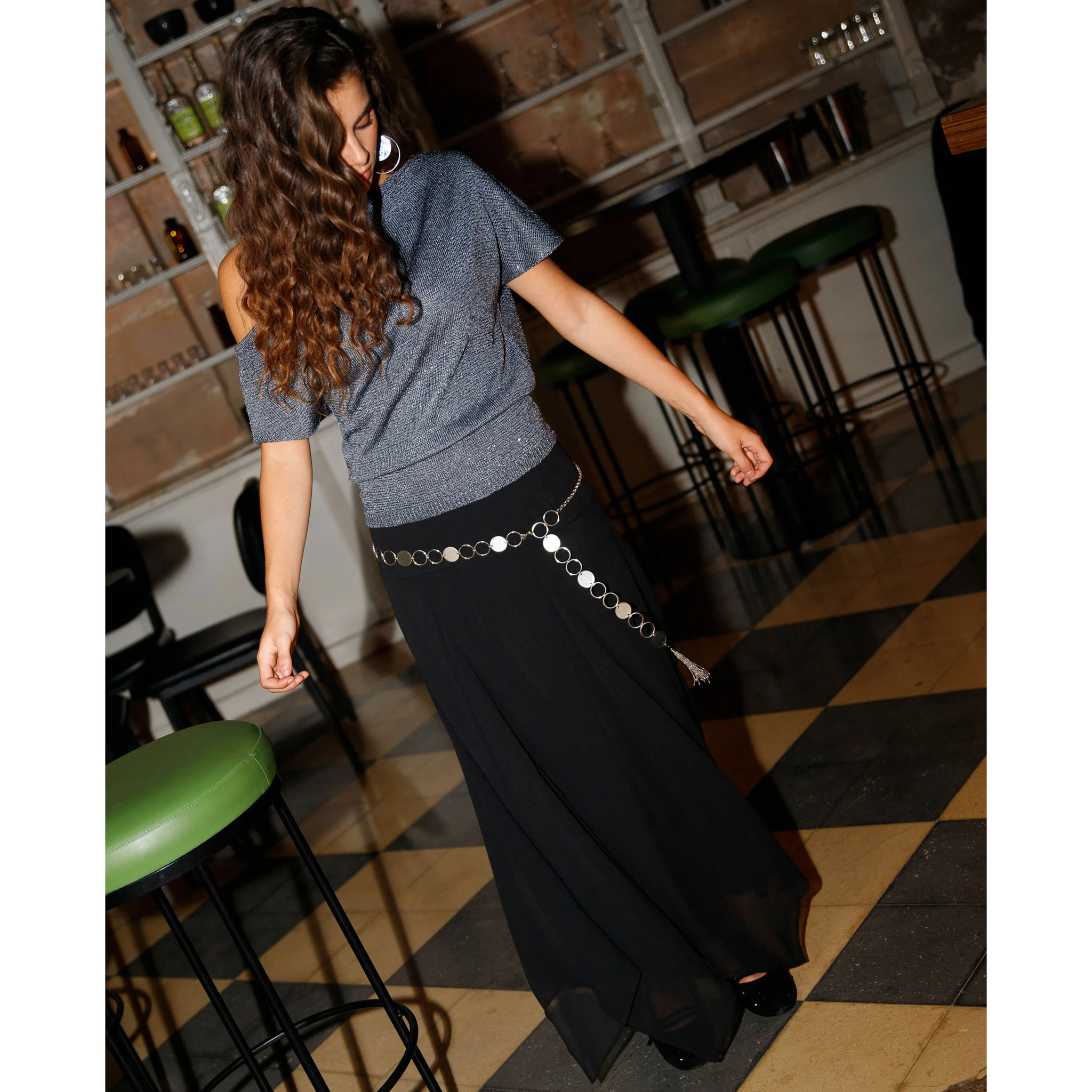 Falda midi en gasa con canesú y godets.