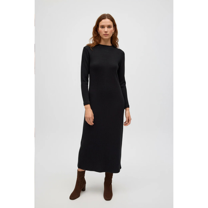 Abito lungo in maglia a coste nera