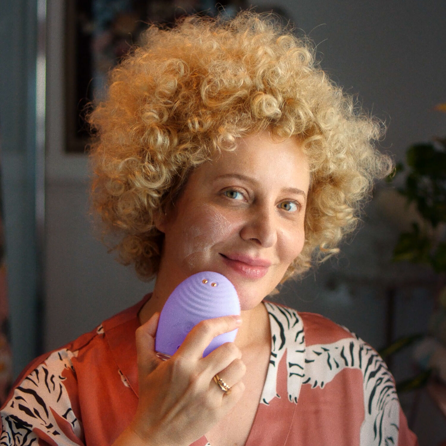 LUNA™ 4 Plus - Brosse Nettoyante et Raffermissante 2-en-1 LED