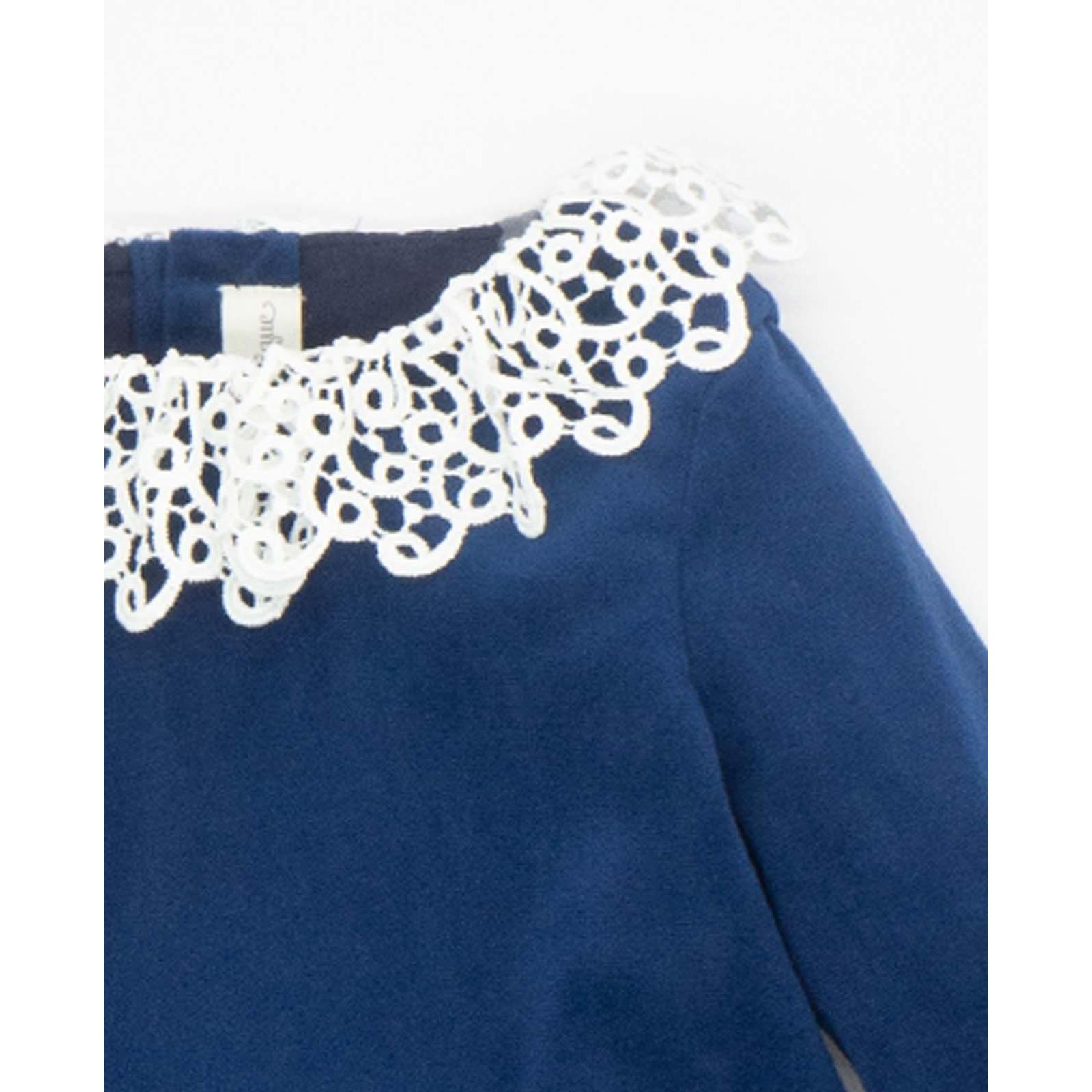 Vestido terciopelo azul con guipur blanco