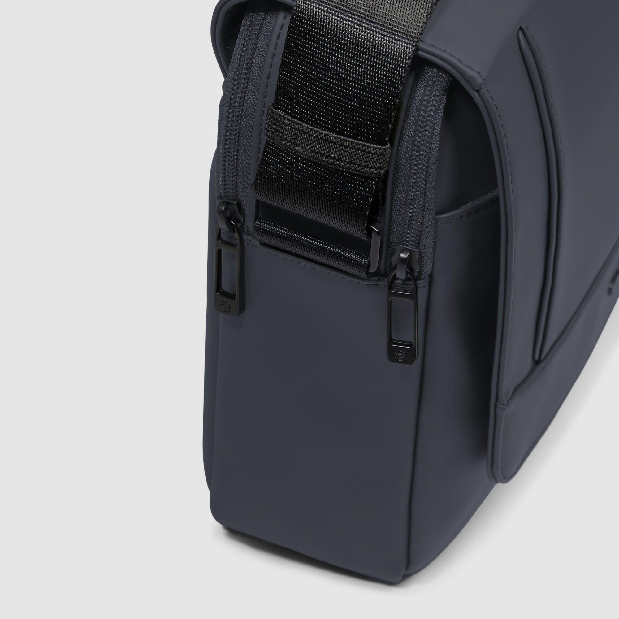 Piquadro Borsa messenger uomo resistente all'acqua