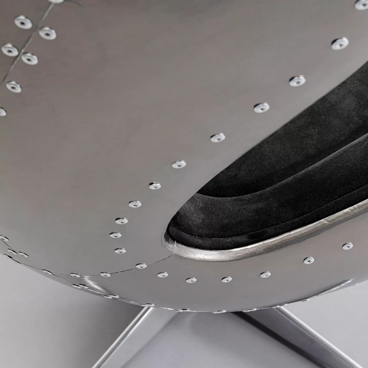 Fauteuil pivotant Lounge noir et gris rivets Kare Design