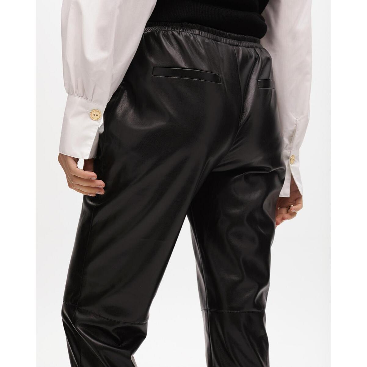 Pantaloni jogger effetto pelle