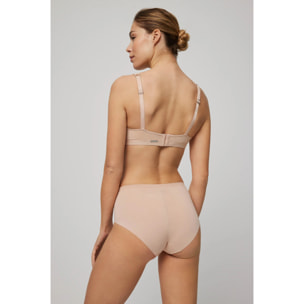 Slip a vita alta con finiture nude invisibili