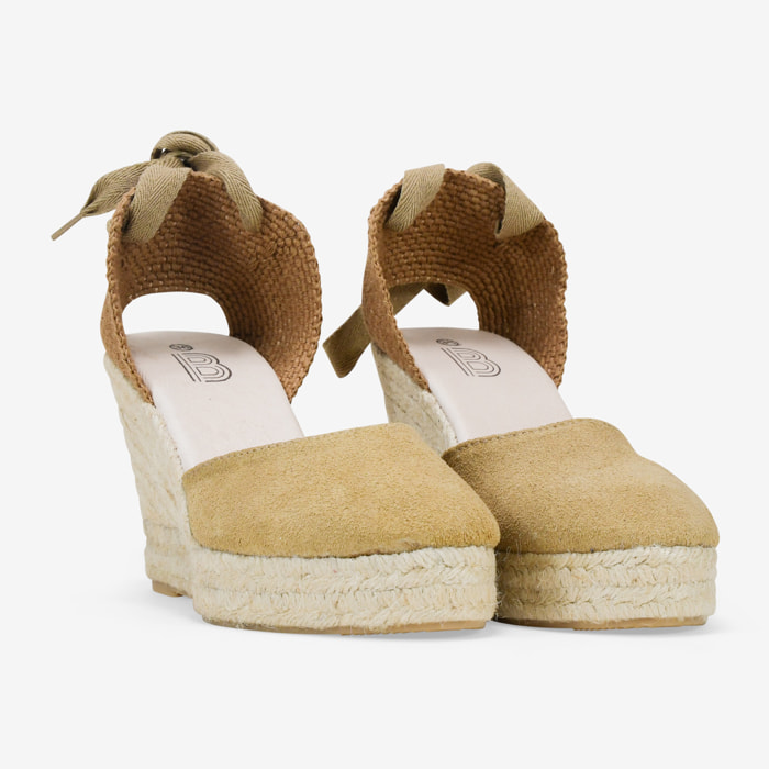 Alpargatas de piel con cuña negras y lazos para atar