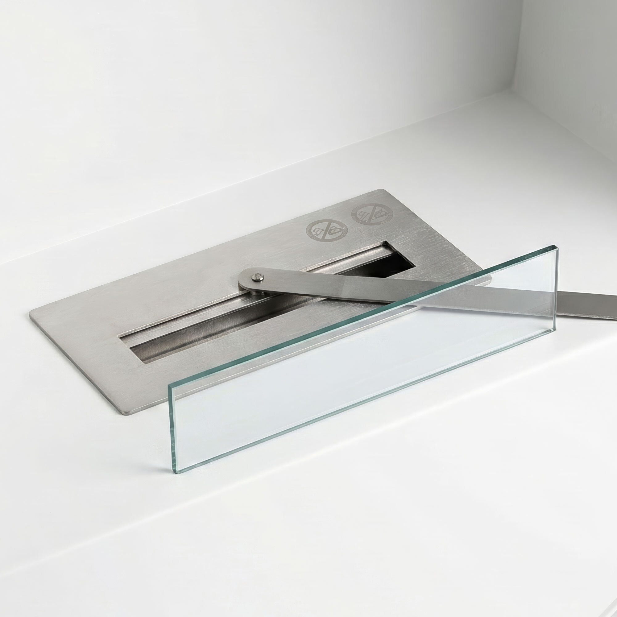 Venere - Camino a Bioetanolo da Pavimento 60x72x30 cm con Bruciatore 1 Litro e Piedi in Legno di Pino Bianco