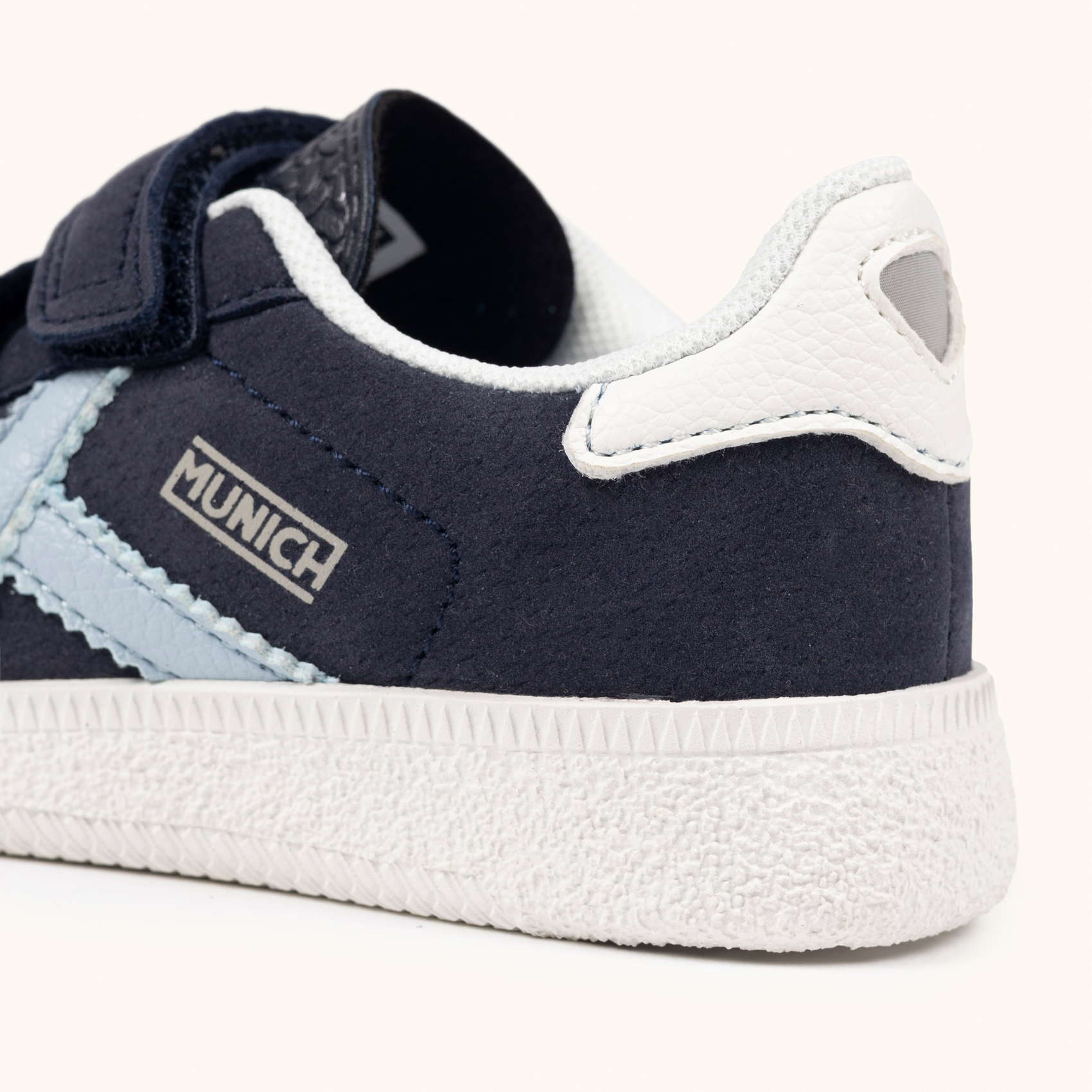 Zapatillas Infantiles Azul Marino con Velcro y Detalles en Azul Cielo MUNICH MINI BARRU VCO 20
