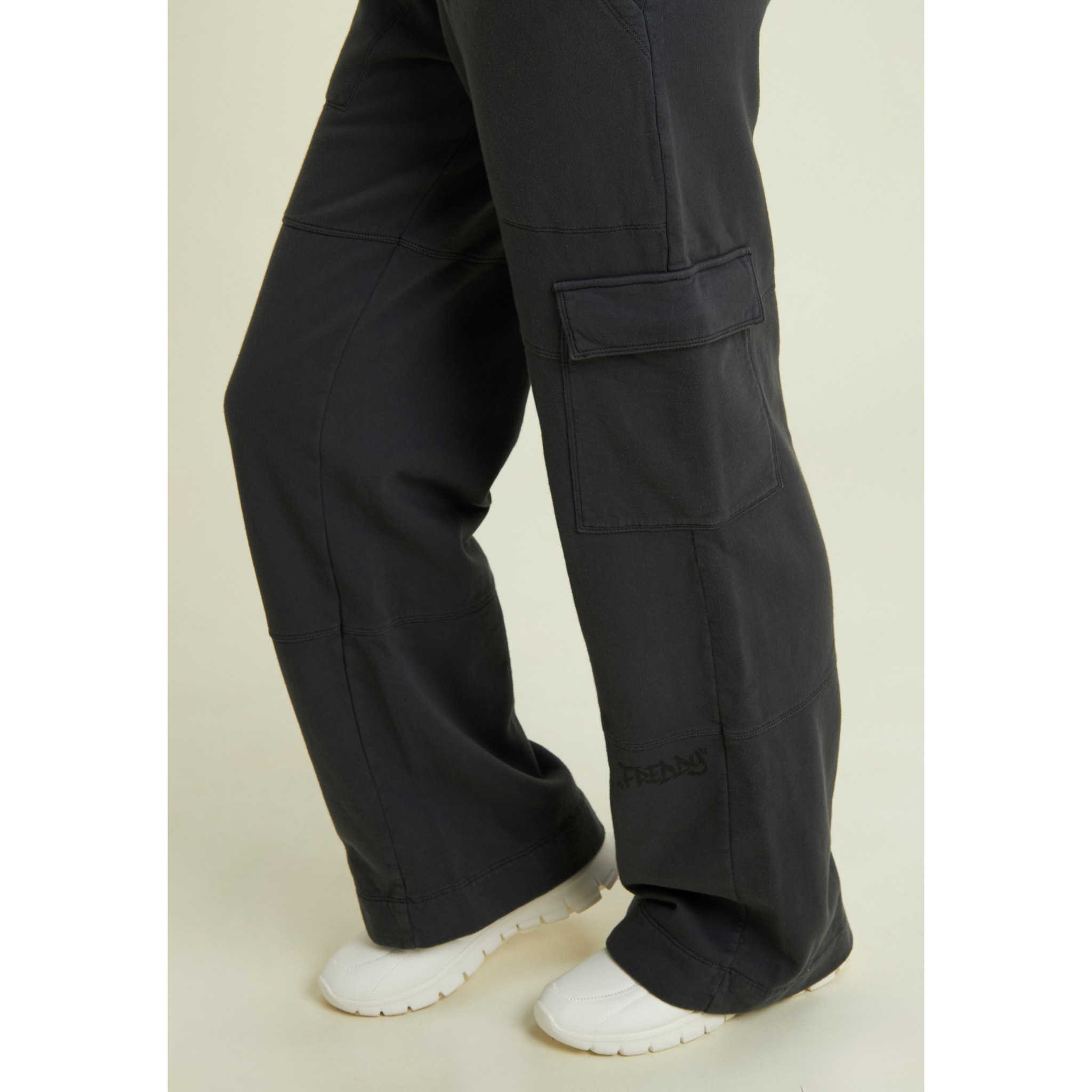 Pantaloni cargo wide leg in felpa con tasconi