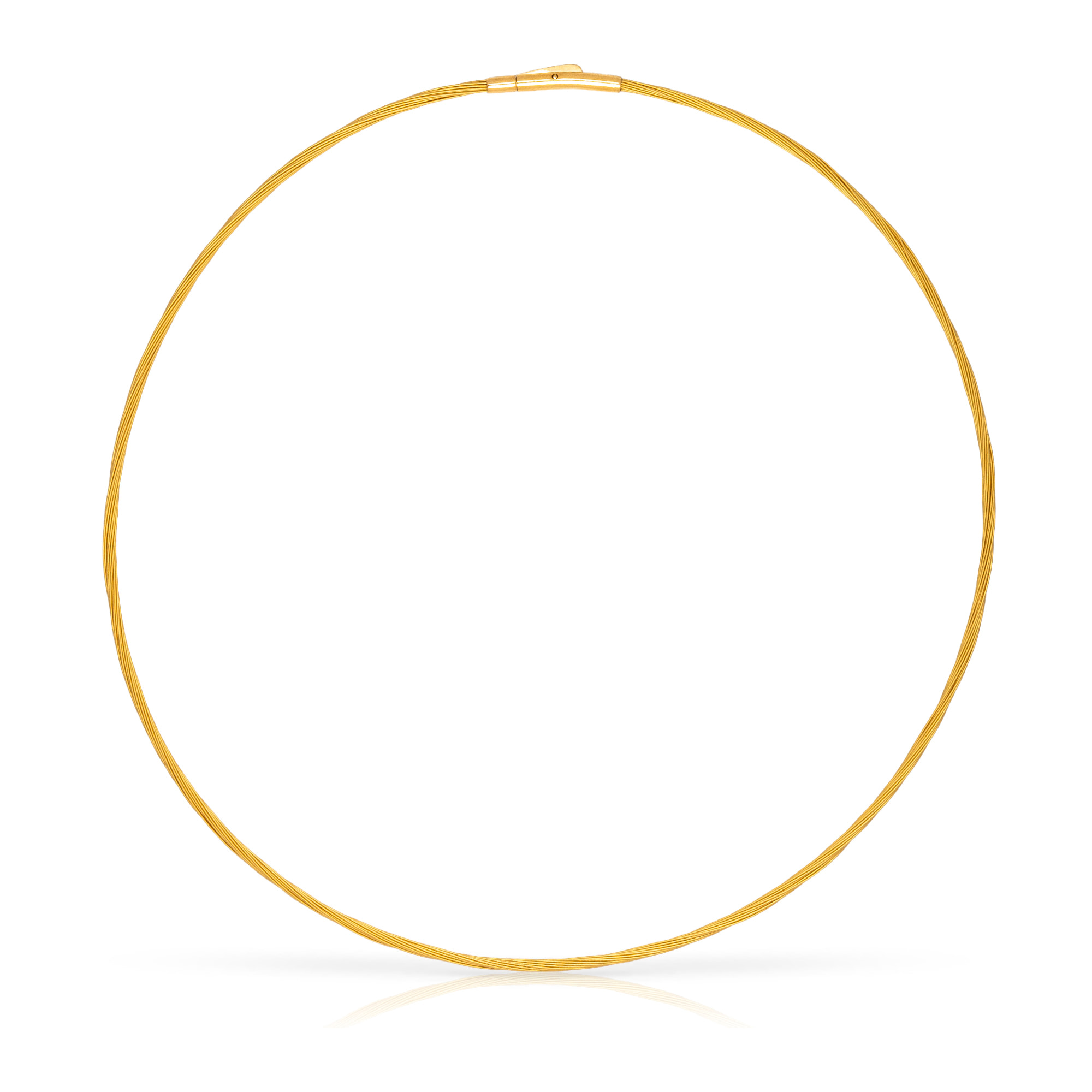 Collar multihebra entrelazada de alambre de acero dorado con cierre de presión de acero inoxidable dorado.