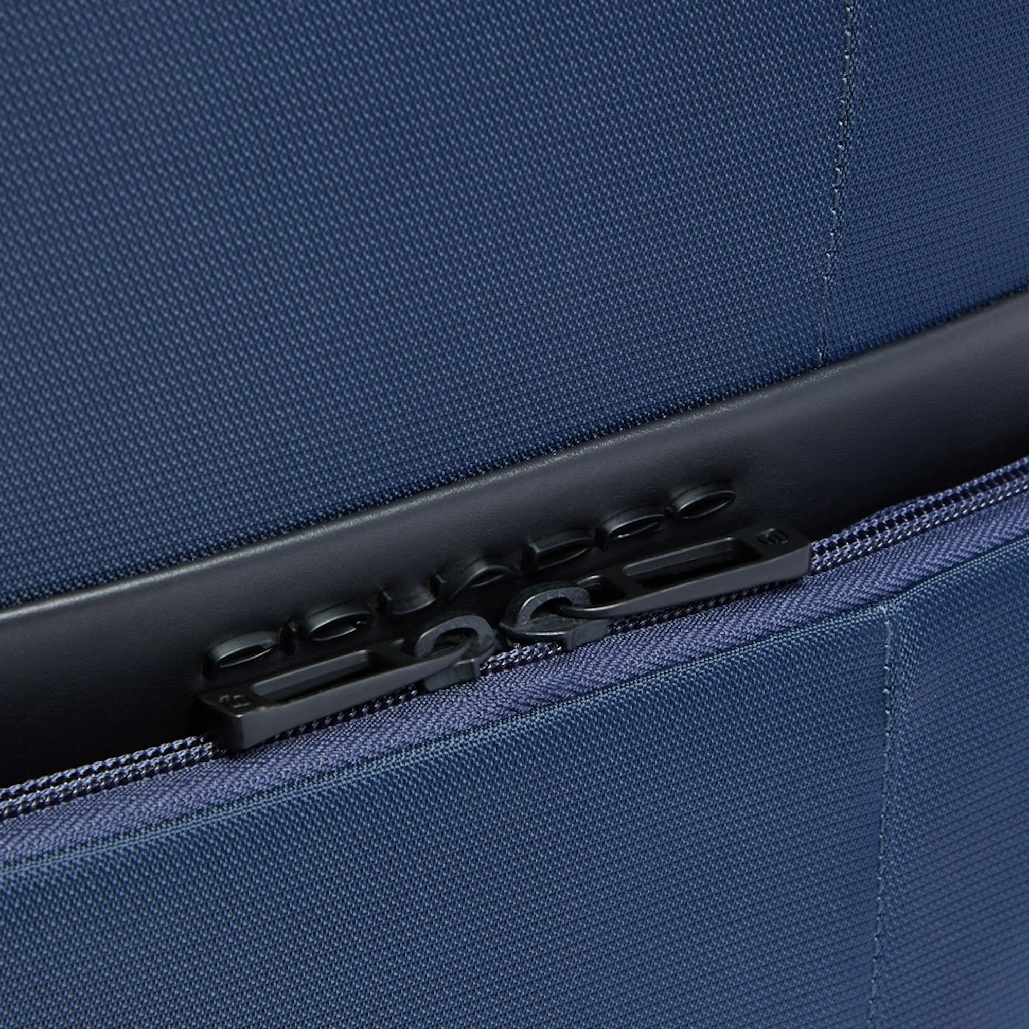 Piquadro Zaino da viaggio per PC e iPad® in tessuto e pelle, con protezioni antiurto e RFID