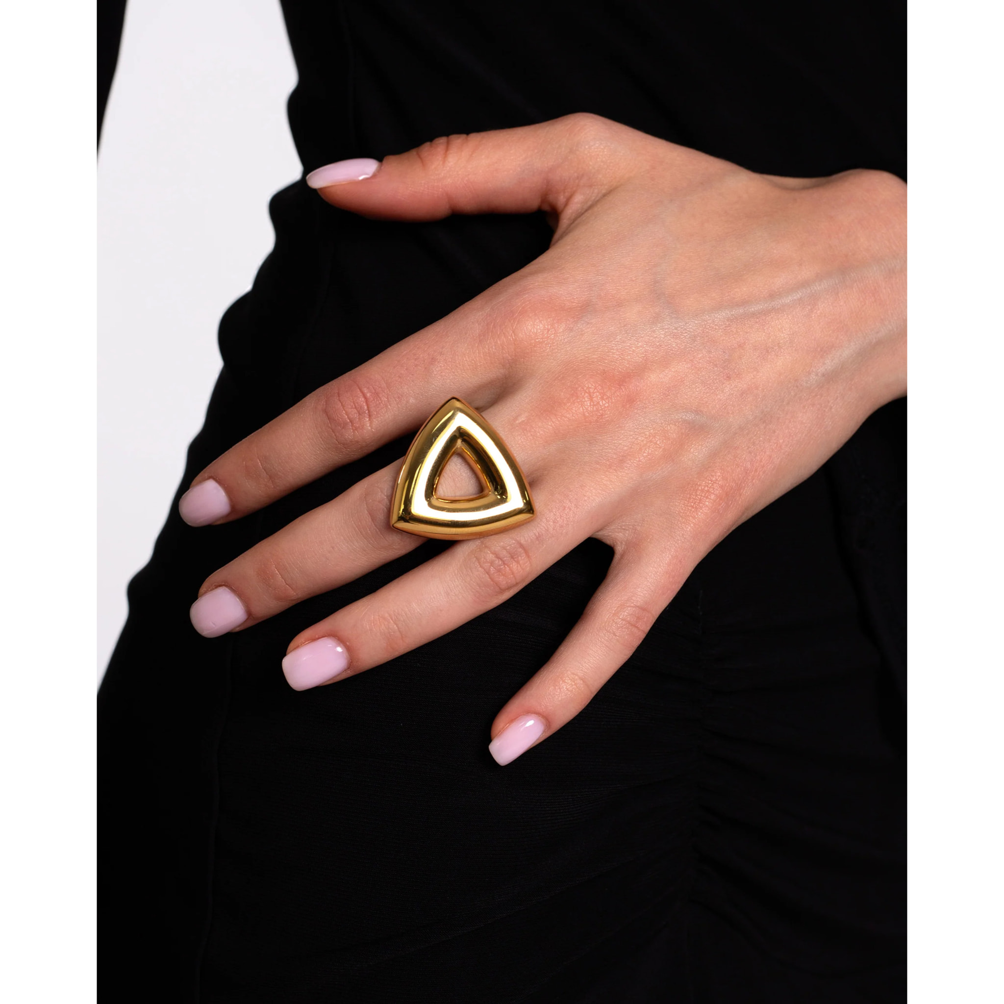 Anillo de mujer con motivo triangular