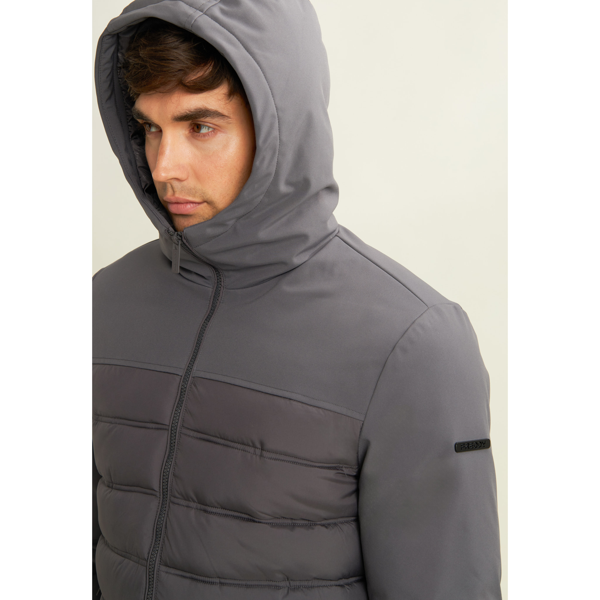 Giacca imbottita con cappuccio e inserti lisci