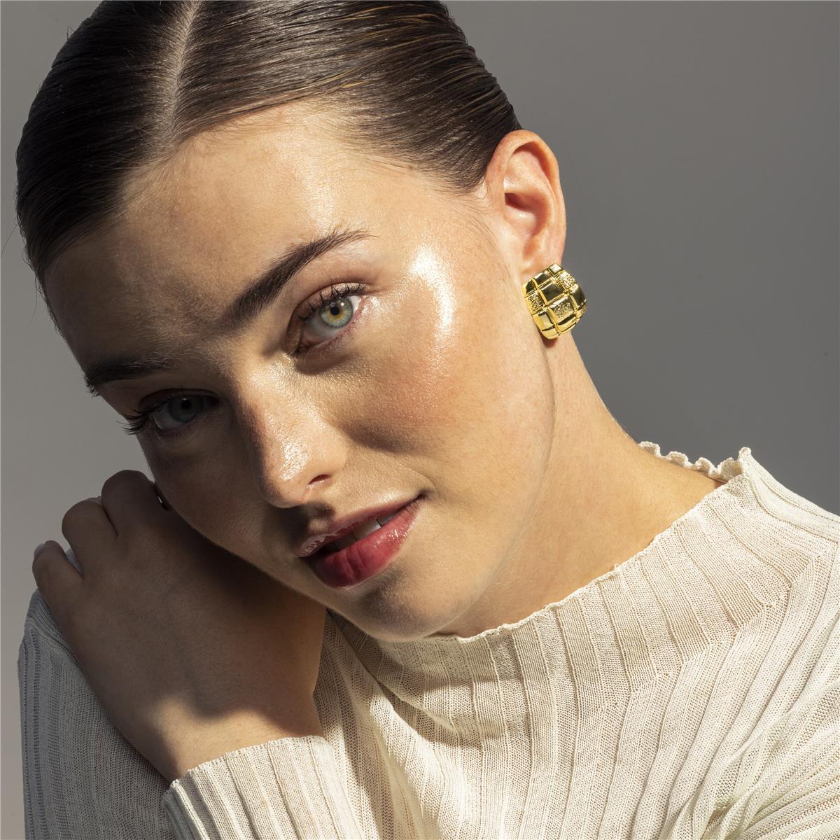 Pendientes Lux by Lux acabadoss en oro amarillo 18k