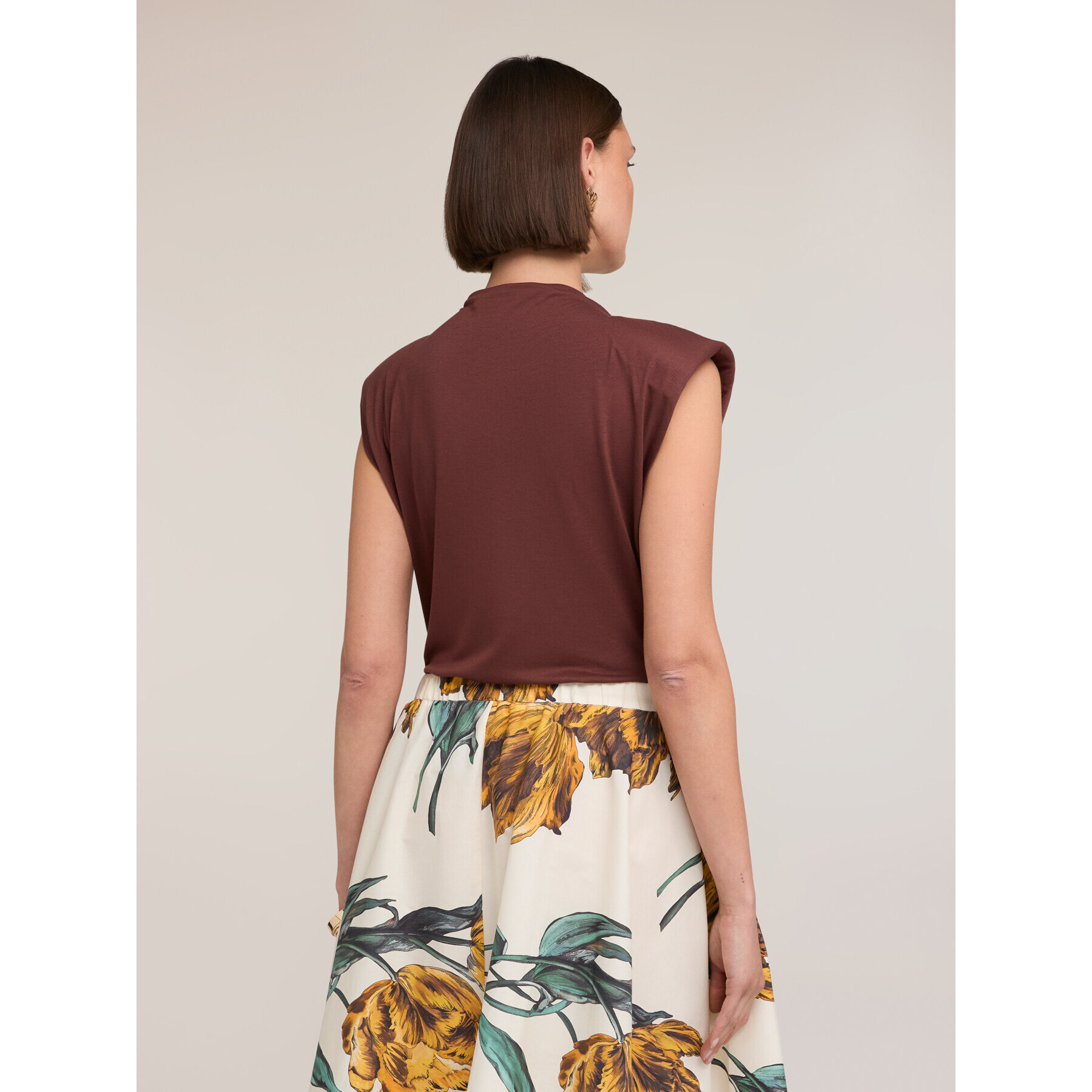 Motivi - T-shirt con arriccio e applicazioni sul collo - Marrone