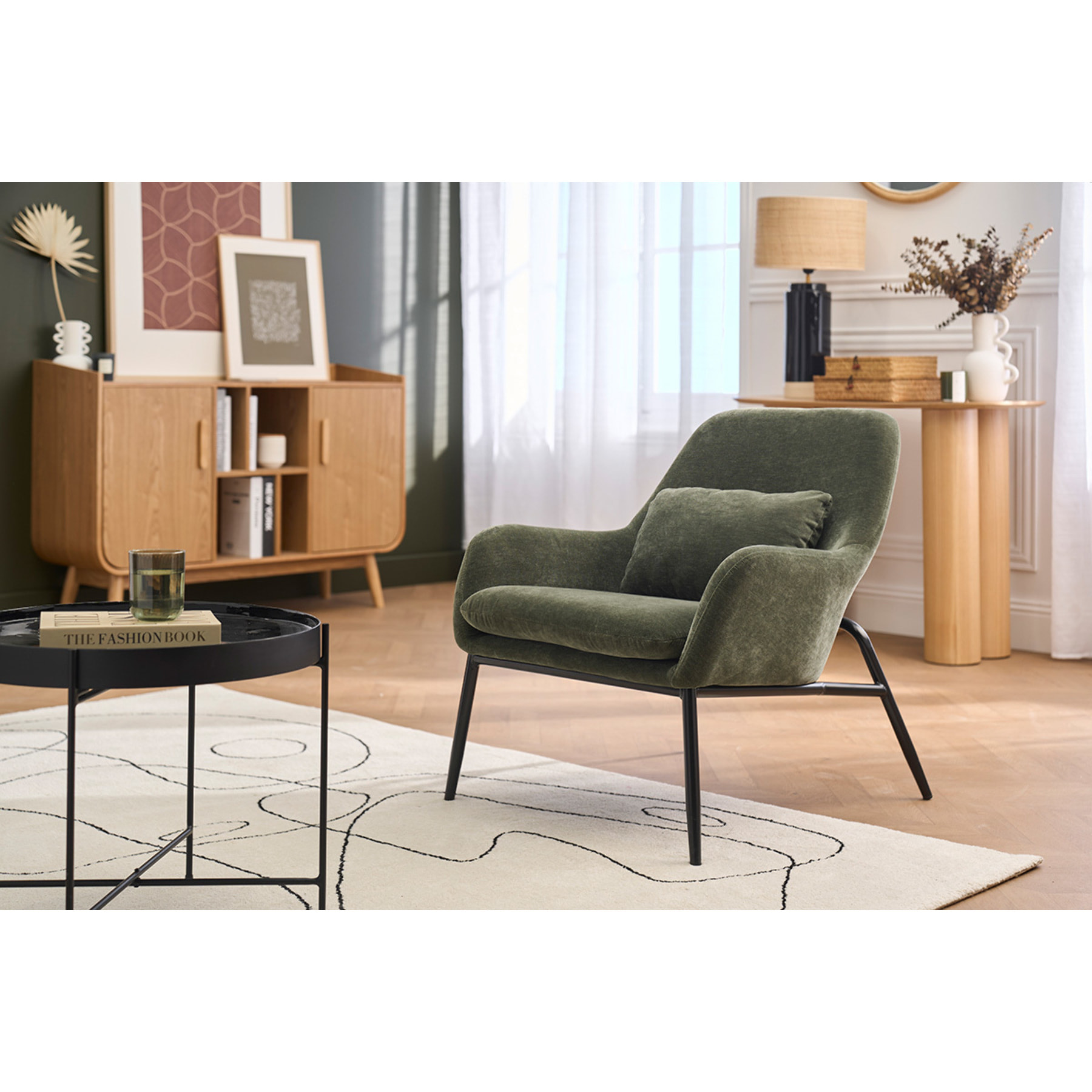 Fauteuil design en tissu effet velours vert kaki et métal noir MAXINE