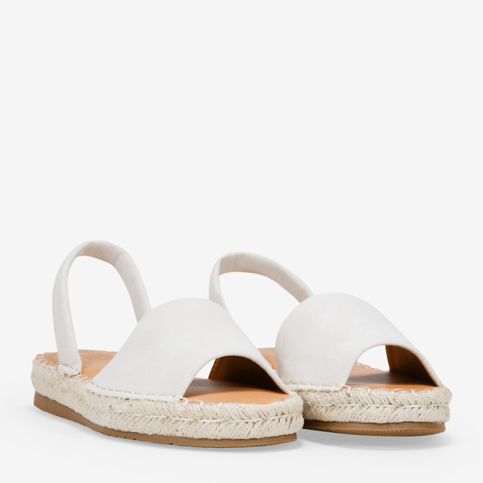 Alpargatas beige planas con esparto