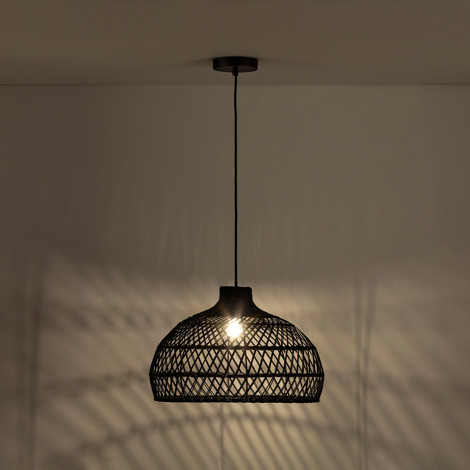 Lámpara de techo de ratán natural en Negro, diámetro 46 cm