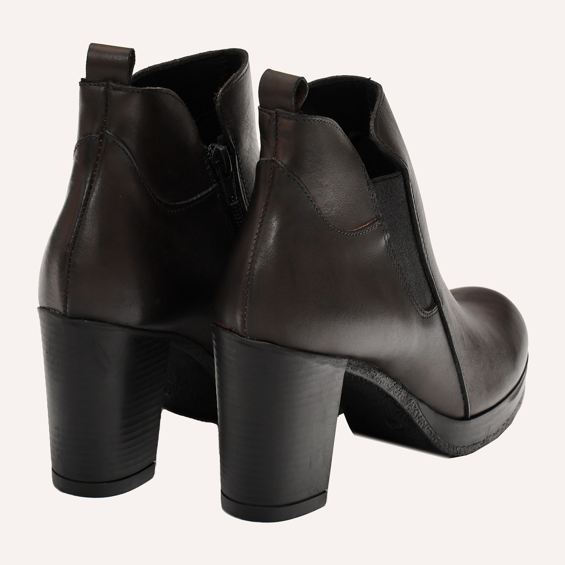 Stivaletto in vera pelle con tacco e fascia elastica