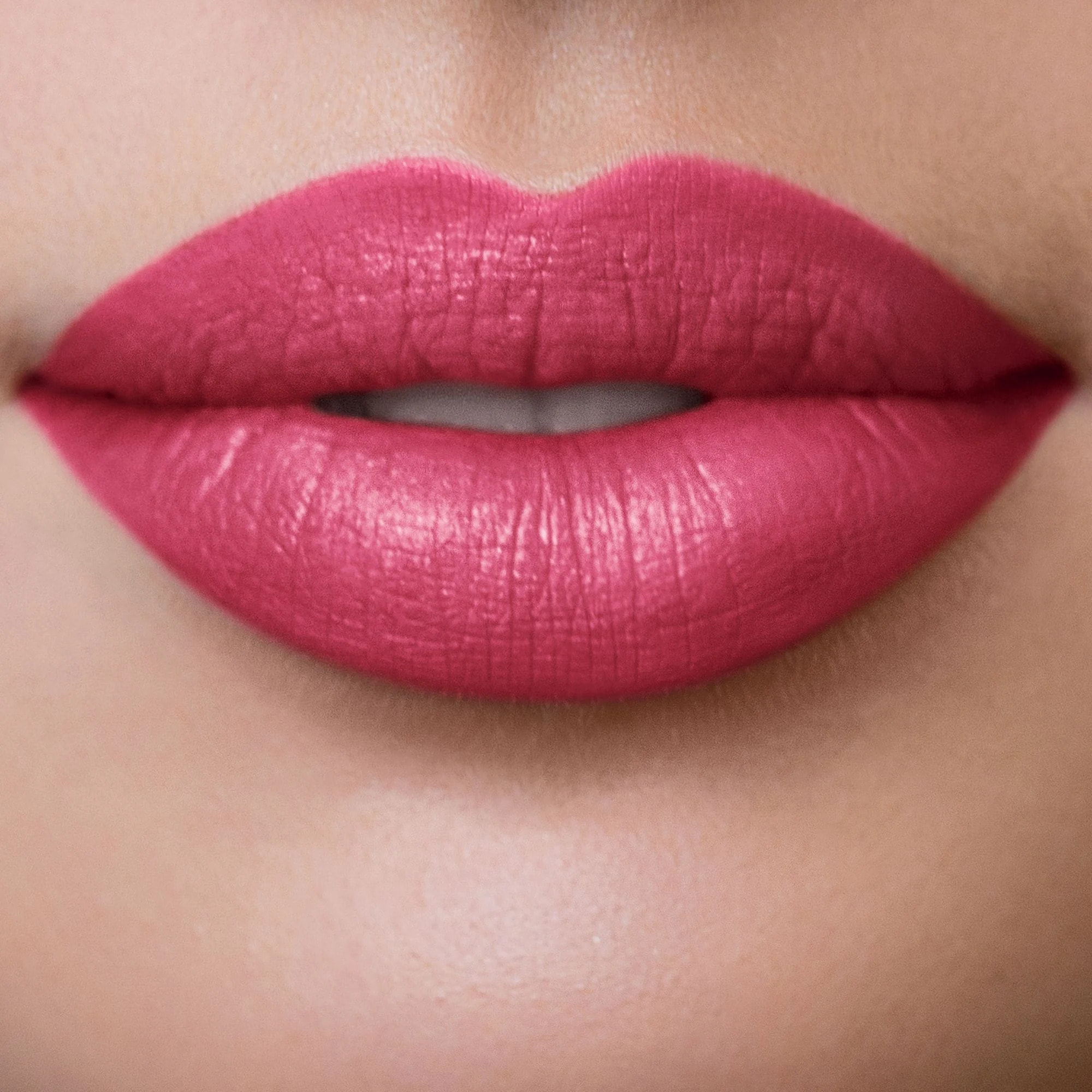 LIP SHOT Rossetto satinato dalla texture leggera ed avvolgente