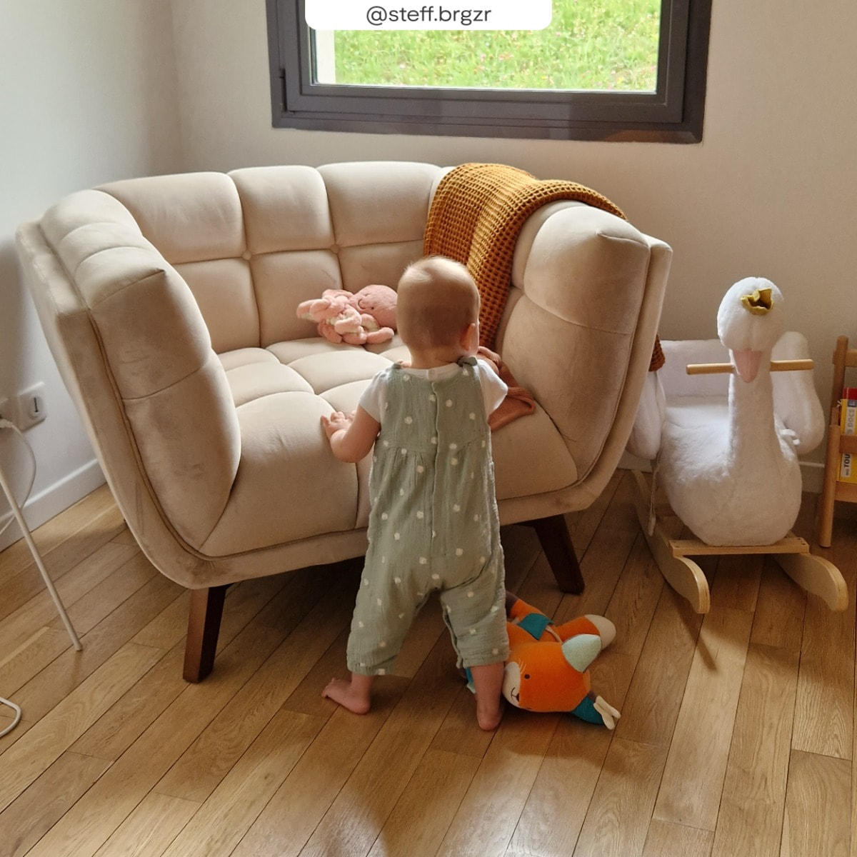 Fauteuil en velours beige - Mona