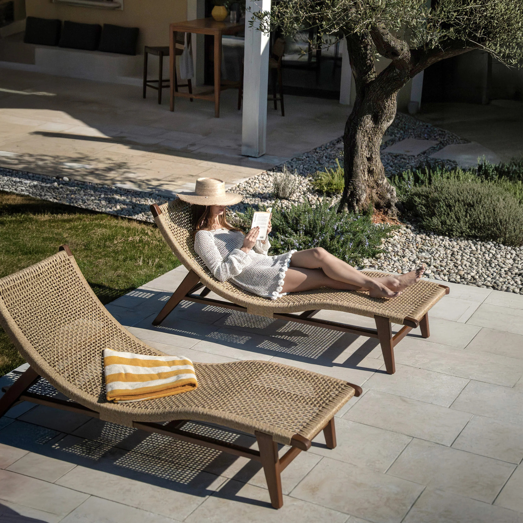 Transat en bois de teck et jacinthe d'eau synthétique - Bruna