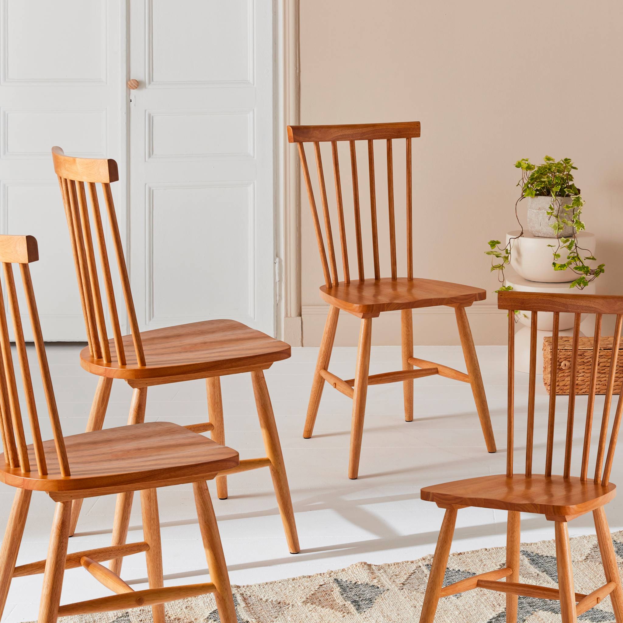 Lot de 4 chaises naturelles à barreaux en bois d'hévéa. ROMIE. L 50.8 x P 44.2 x H 90cm