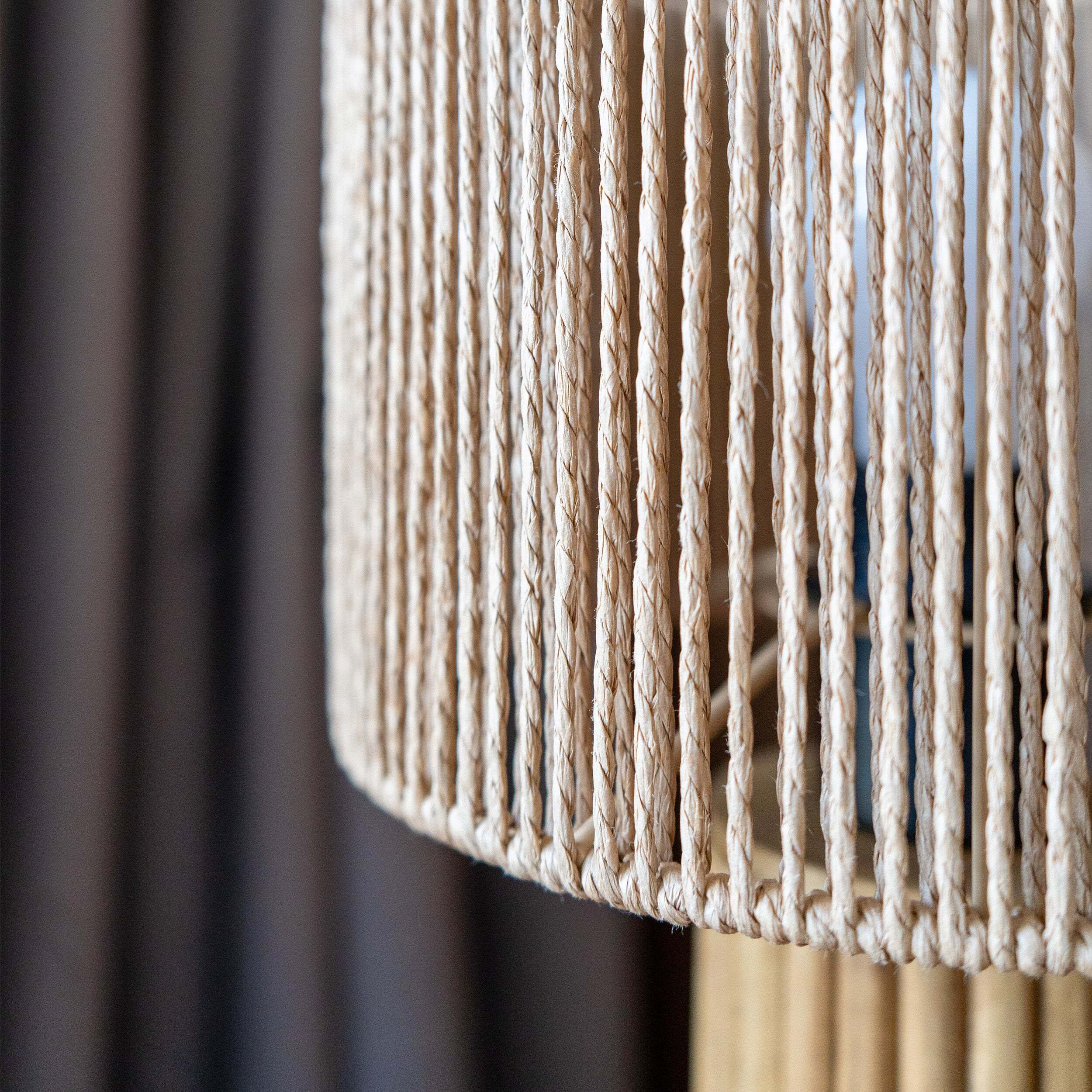 Lampe en papier de corde et socle en rondin de bois - Mira