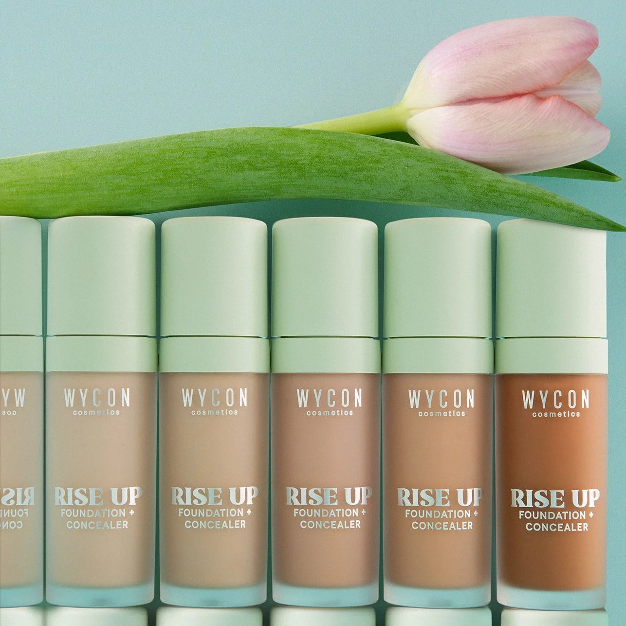 RISE UP Fondotinta e correttore dal finish luminoso e uniformante