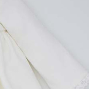 FALDÓN PIQUÉ CON LAZOS BLANCO