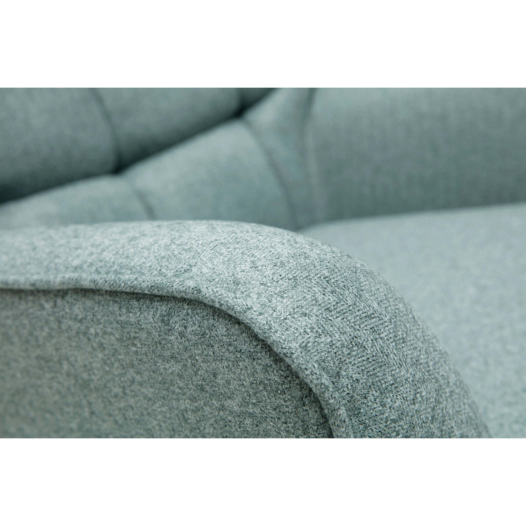 Fauteuil scandinave en tissu vert de gris et bois clair AVERY