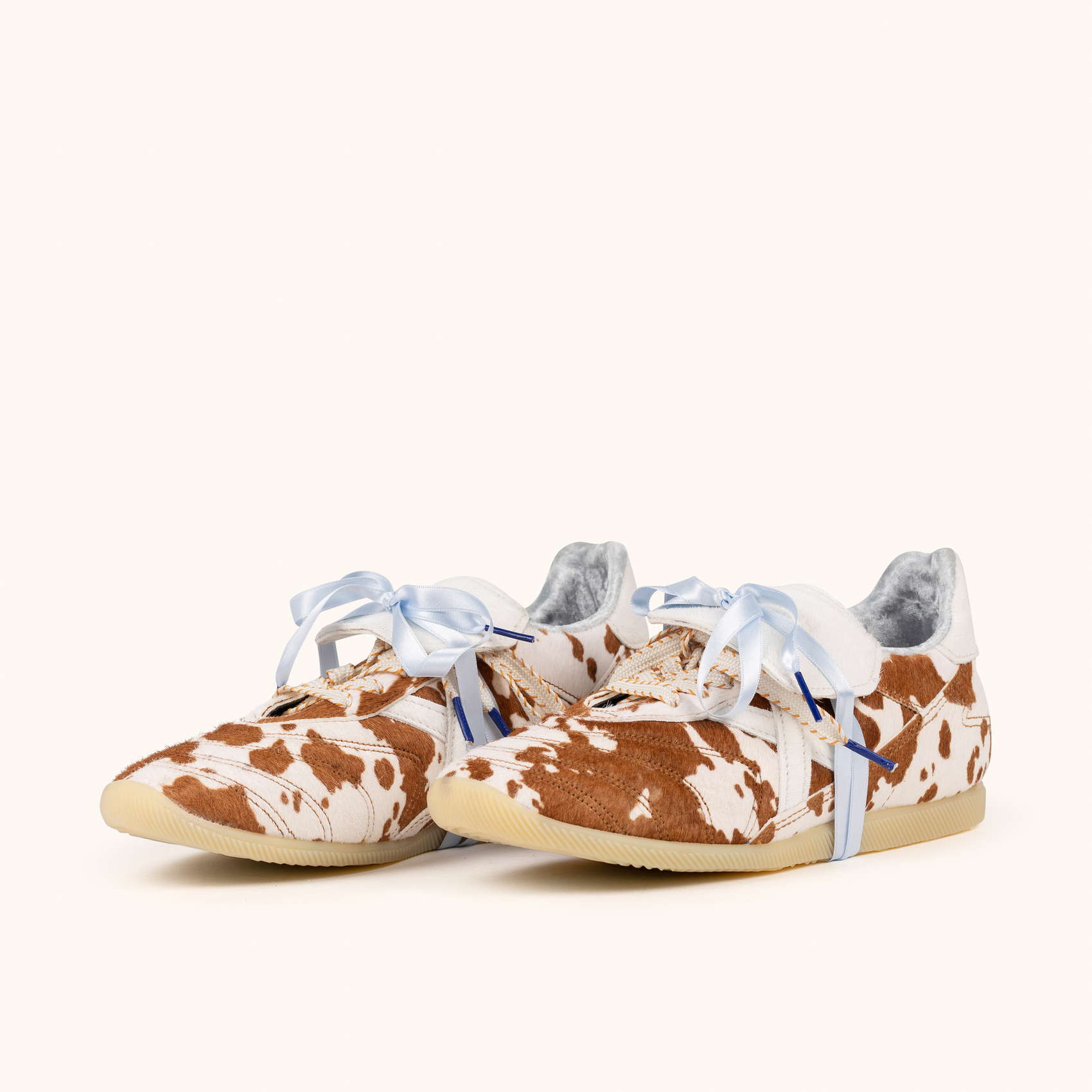 Sneakers de Estilo Fútbol Retro-Futuro con Estampado de Vaca MUNICH MUNDIAL STRADA COW 01