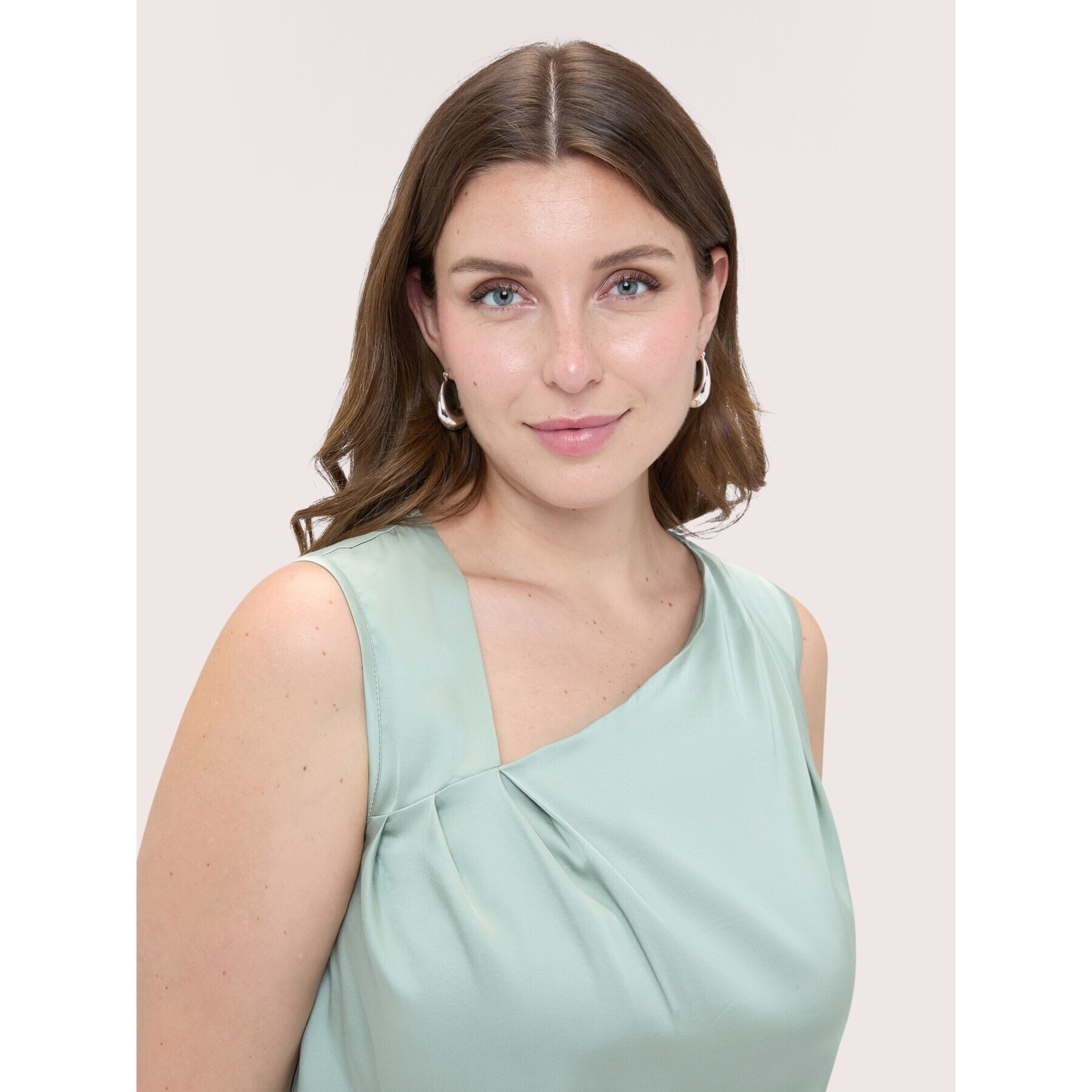 Fiorella Rubino - Blusa in raso stretch con drappeggio asimmetrico - Verde chiaro