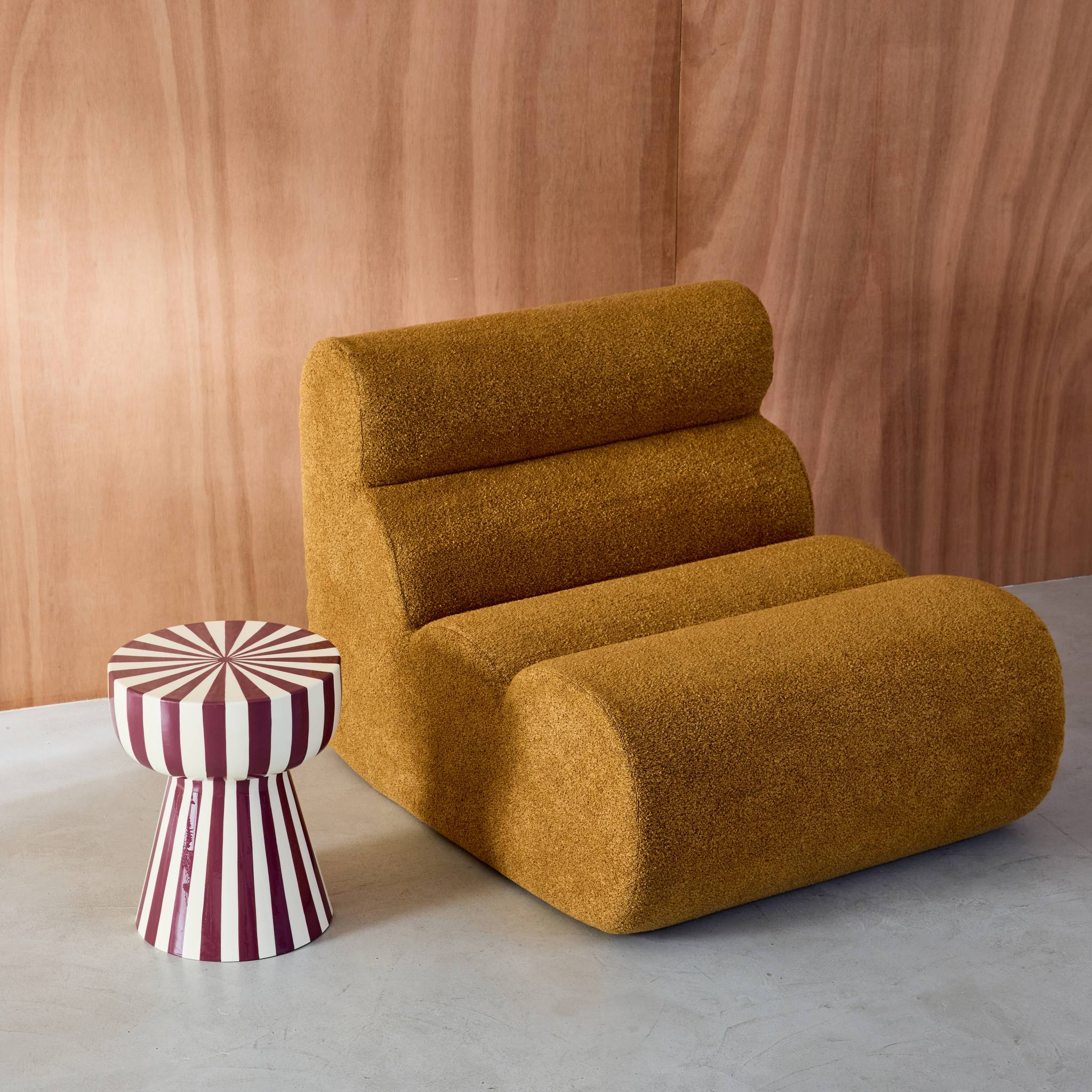 Table d'appoint. bout de canapé. table de chevet. acier émaillé rayures bicolore. violet et blanc. Ø34 x H41cm