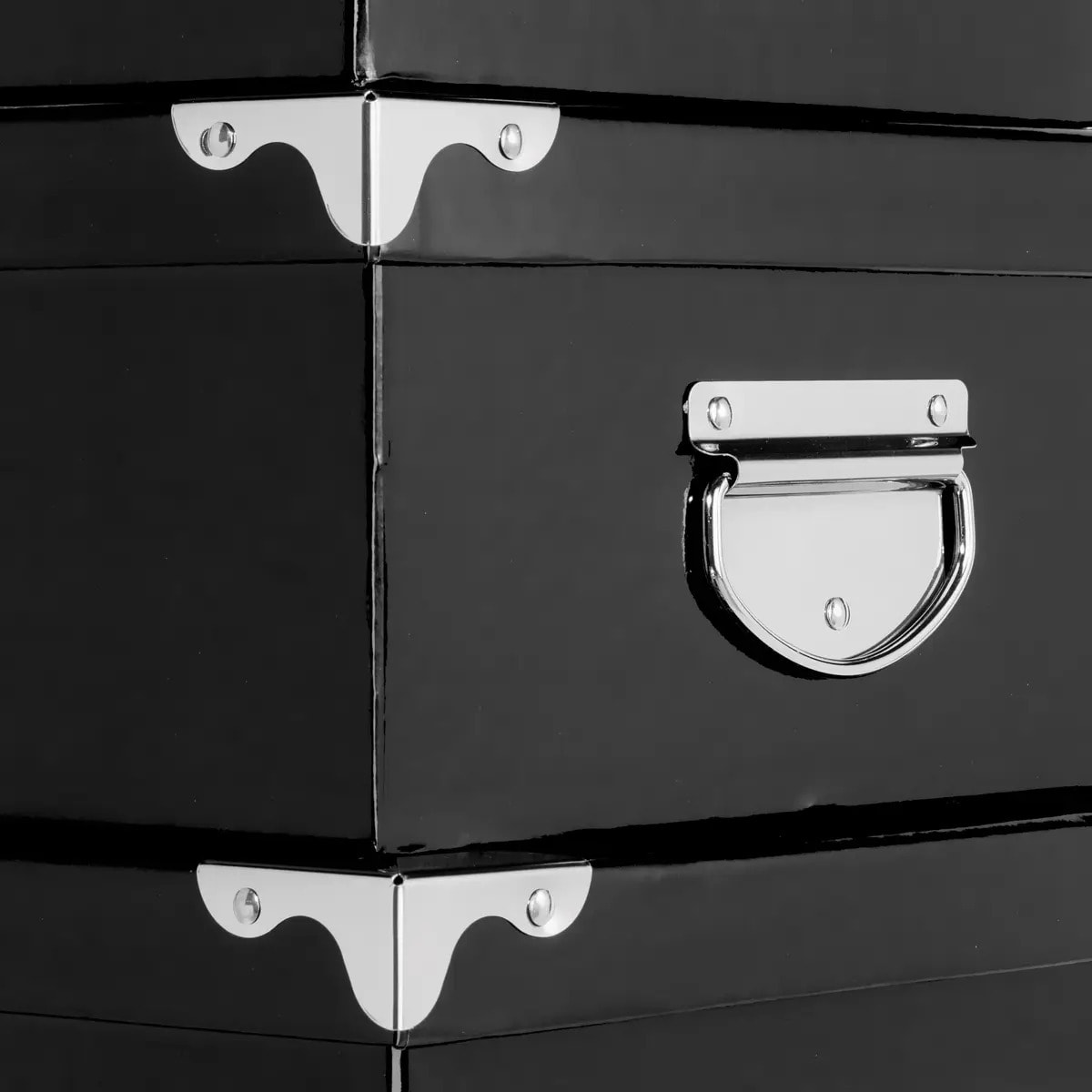 6 boîtes noires, coins en métal, carton