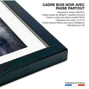 Poster vallée dans le brouillard Affiche + cadre en bois - Noir