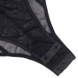 Body estilo cuero y tirantes de metal
