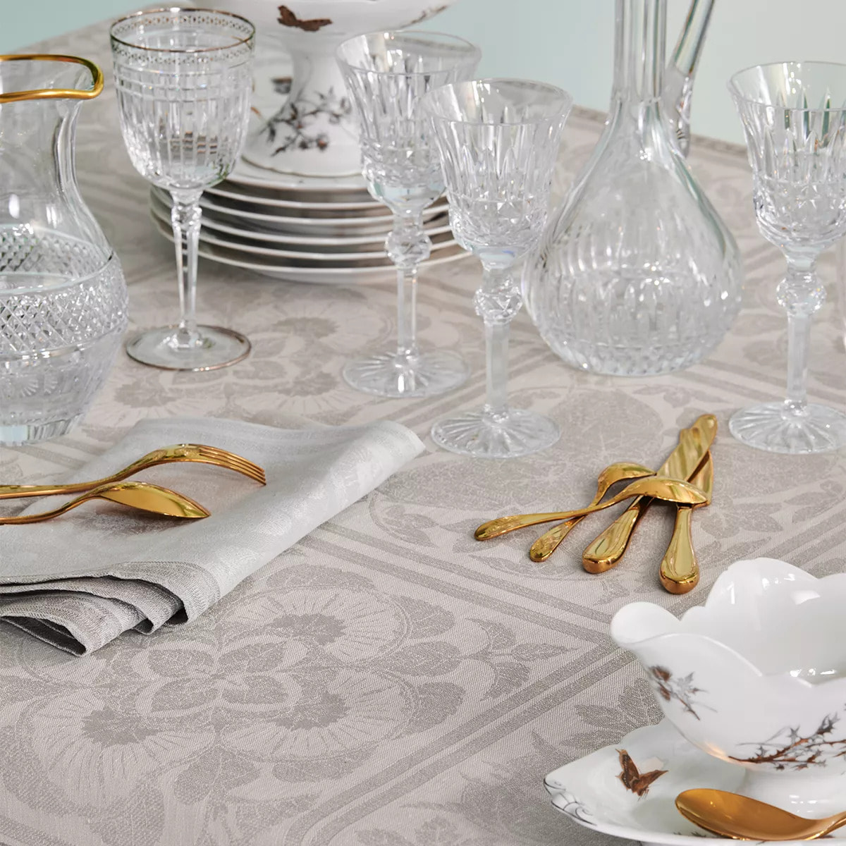 Chemin de table pur lin anti tache motif jacquard Harmonie beige