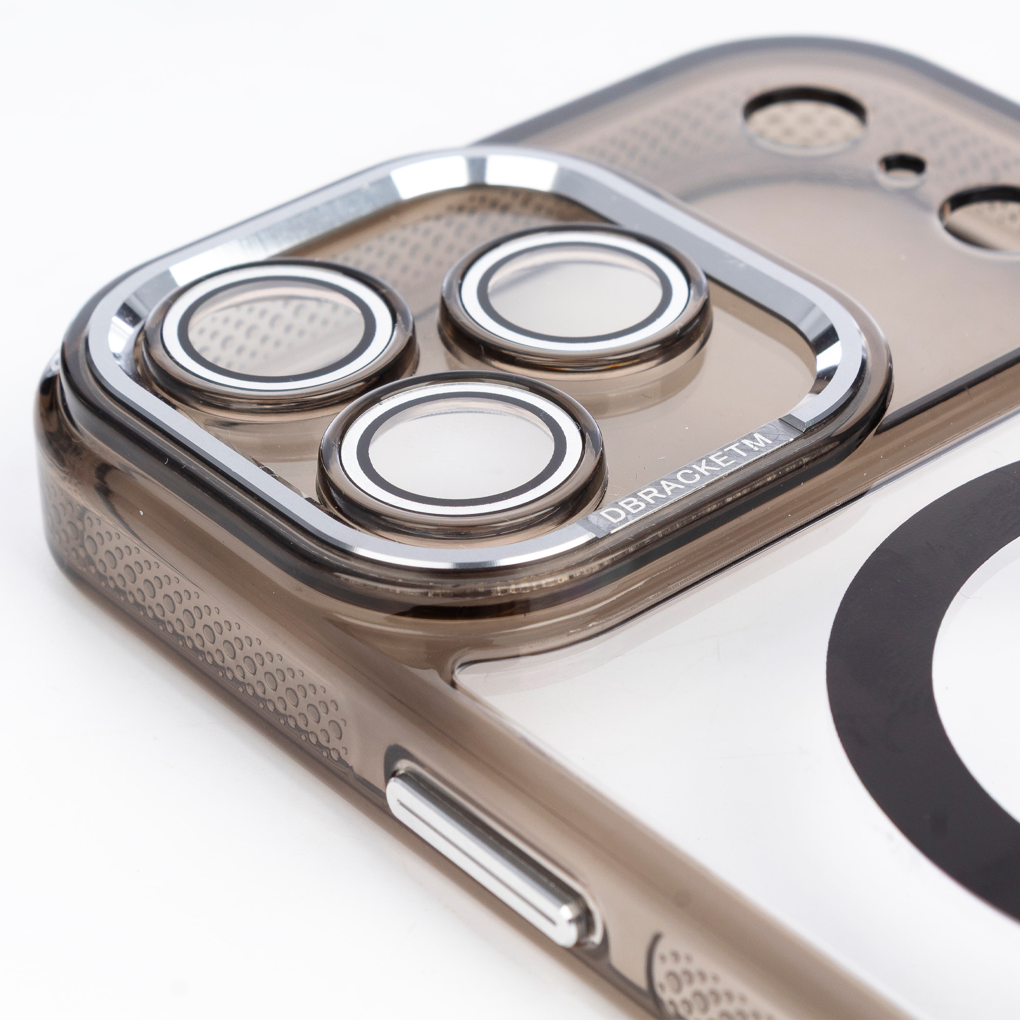 Carcasa transparente con cámara cubierta y bordes negros. Magsafe para iPhone 17 Pro Max.