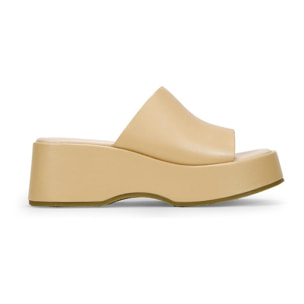 Sandalias beige con plataforma