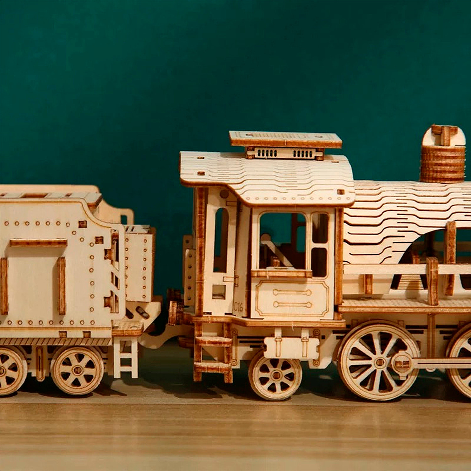 Maqueta de Madera 3D, diseño de Tren con movimiento mecánico. 282 piezas.