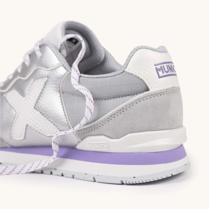 Zapatilla Retro Running Plateada con Detalles Lavanda y Gris MUNICH DASH WMN 279