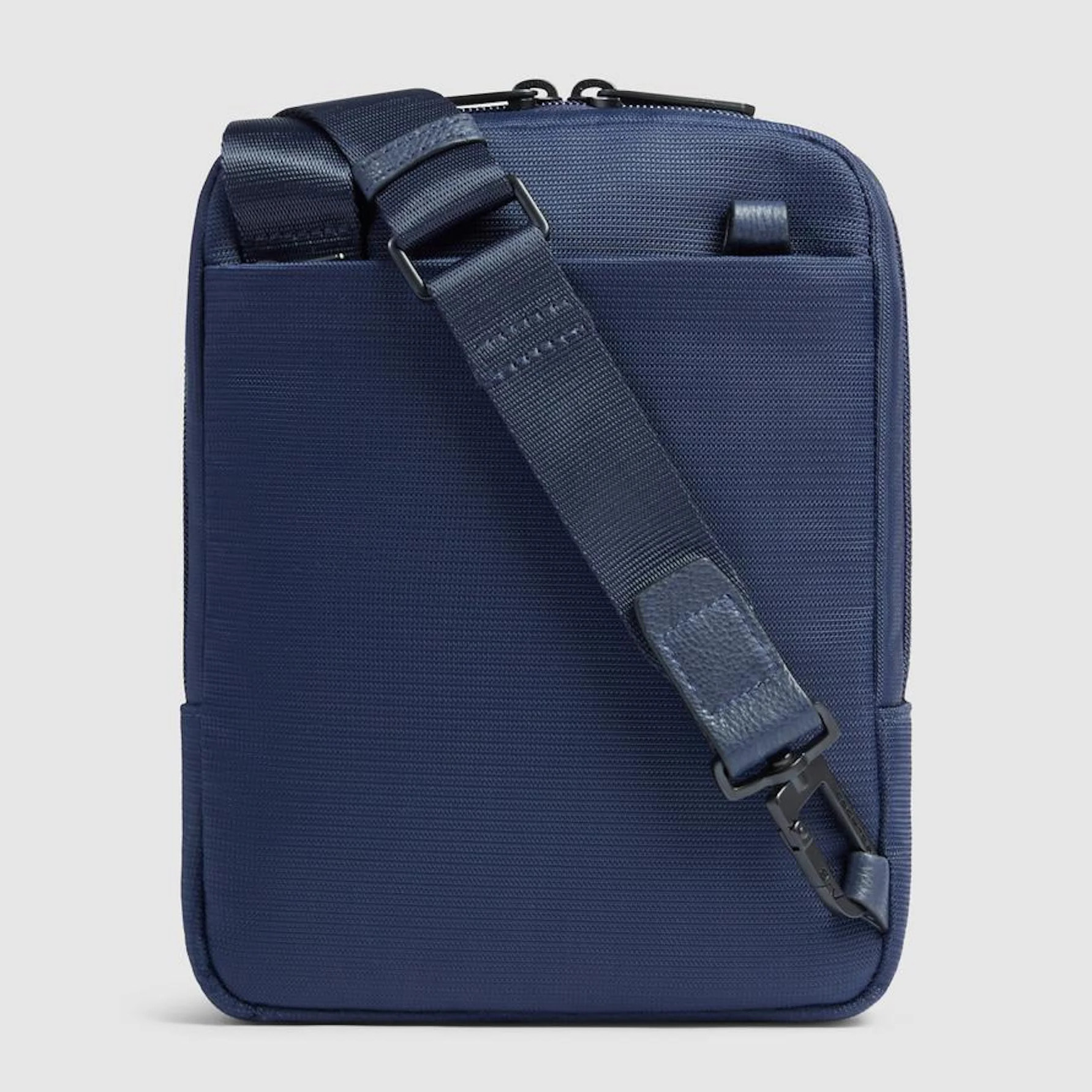 Piquadro Borsello porta iPad®mini in tessuto riciclato e pelle con protezione RFID