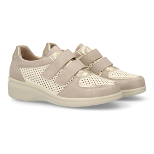 Zapatillas confort con troquelado transpirable