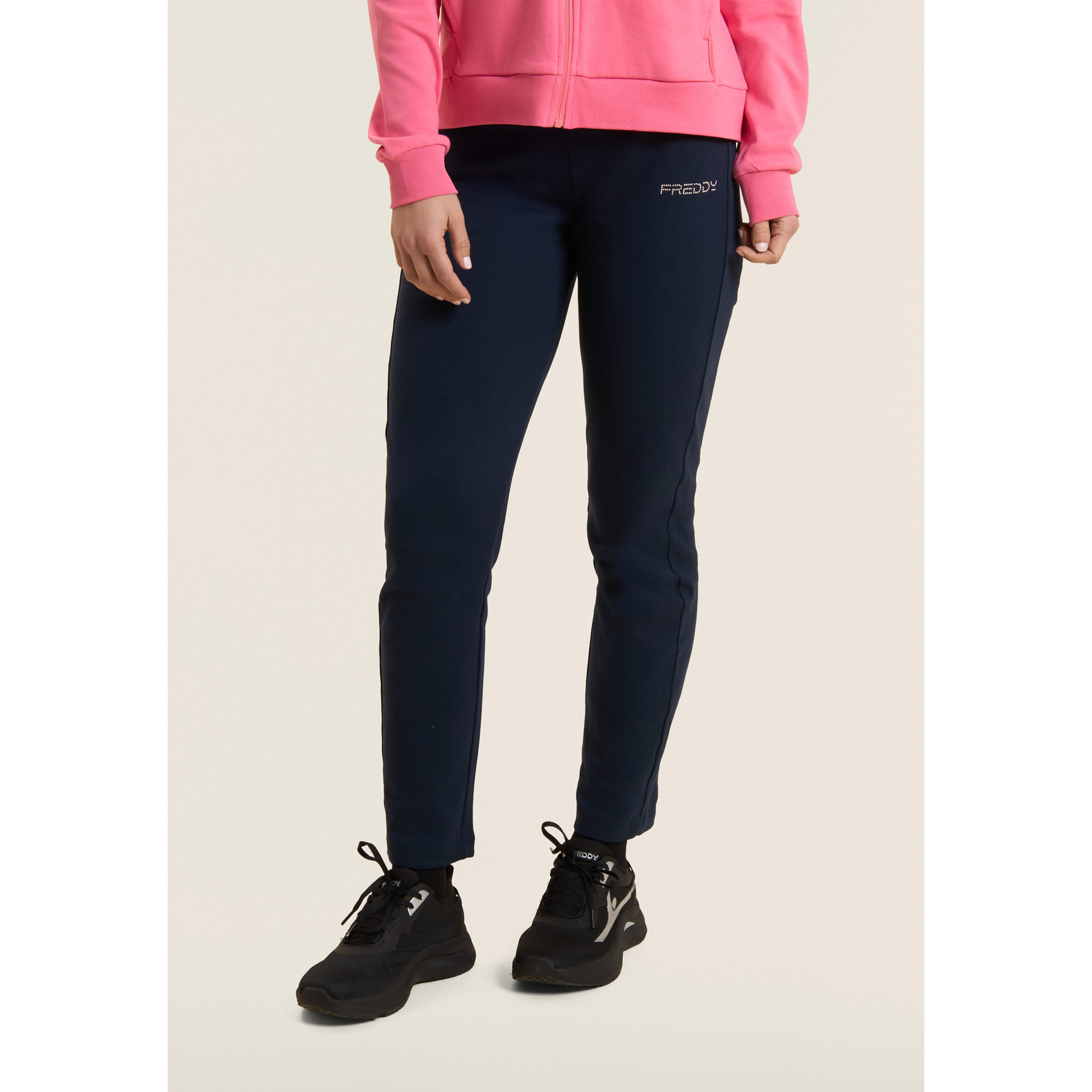 Tuta con zip e collo alto, logo in perline